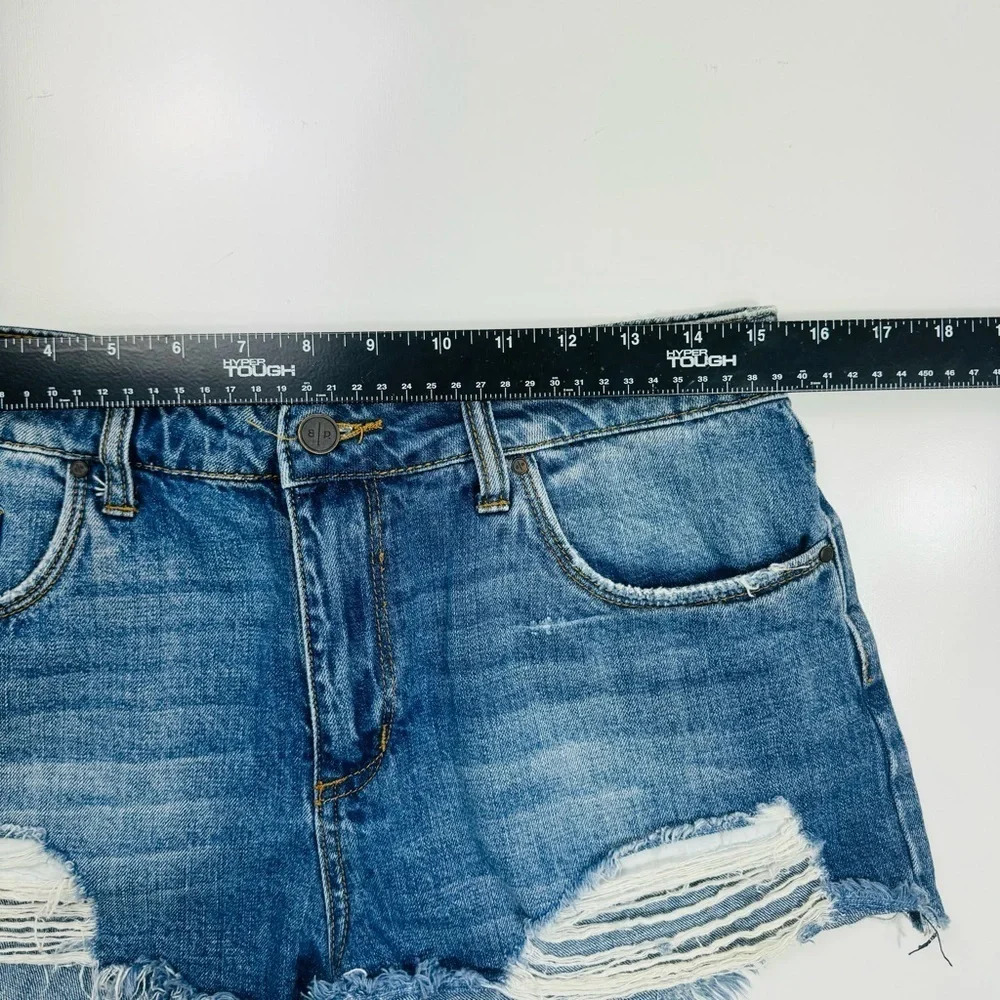 BP. Distressed Medium Wash‎ Short Shorts Sz 28 - Picture 4 of 9